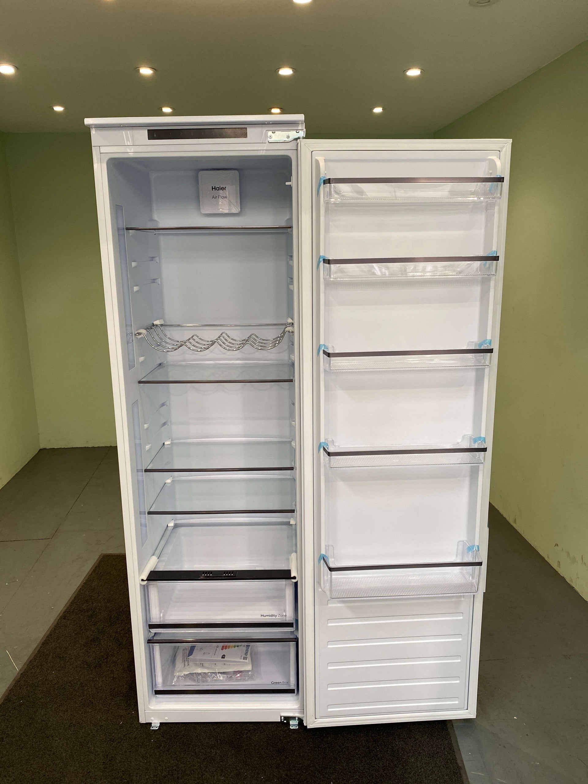 Haier HLE172UK Integrated Fridge 316 Litres - White